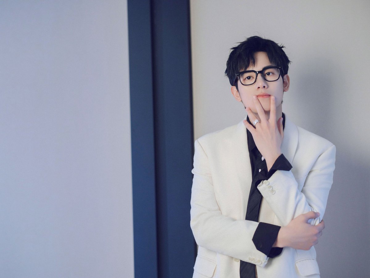 dramapotatoe's tweet photo. #HuXianxu for the 14th Beijing International Film Festival 

More - https://t.co/DeknnBHC2J https://t.co/PNZxNJihAj