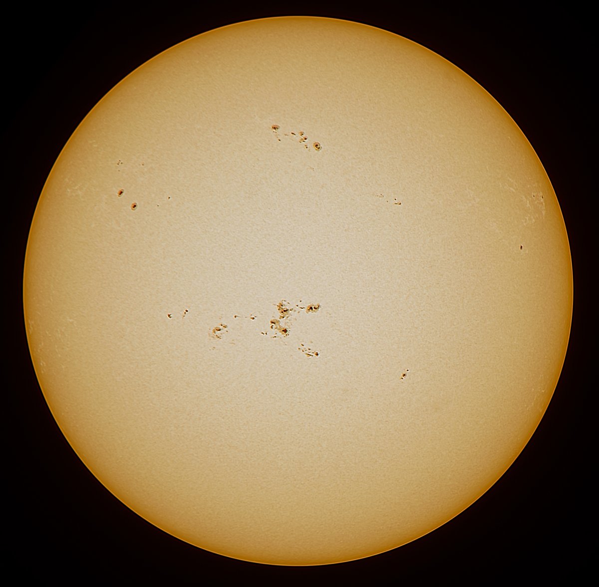 Sun today 19042024 White light safety filter to show photosphere. 14 Active regions with 5 in the centre facing Earth. KP at 5 so aurora are possible tonight. #sun #sunhour #solar #sumspots #astrophotography #astronomy #space #stormhour #thephotohour
