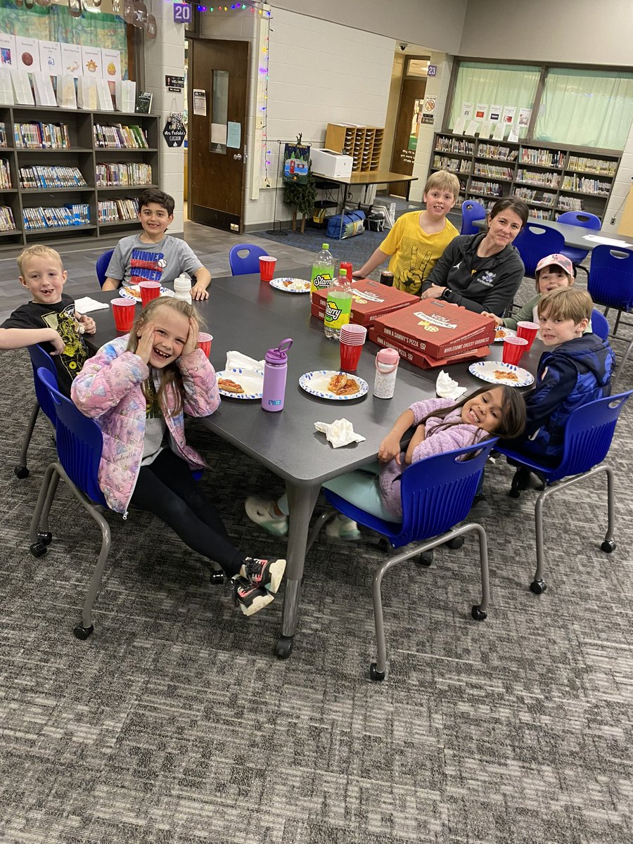 In Marauder Country…it’s a pizza with the principal kind of Friday! #SpringintoGSD #HunterHornets #GSDPride 🍕🥰