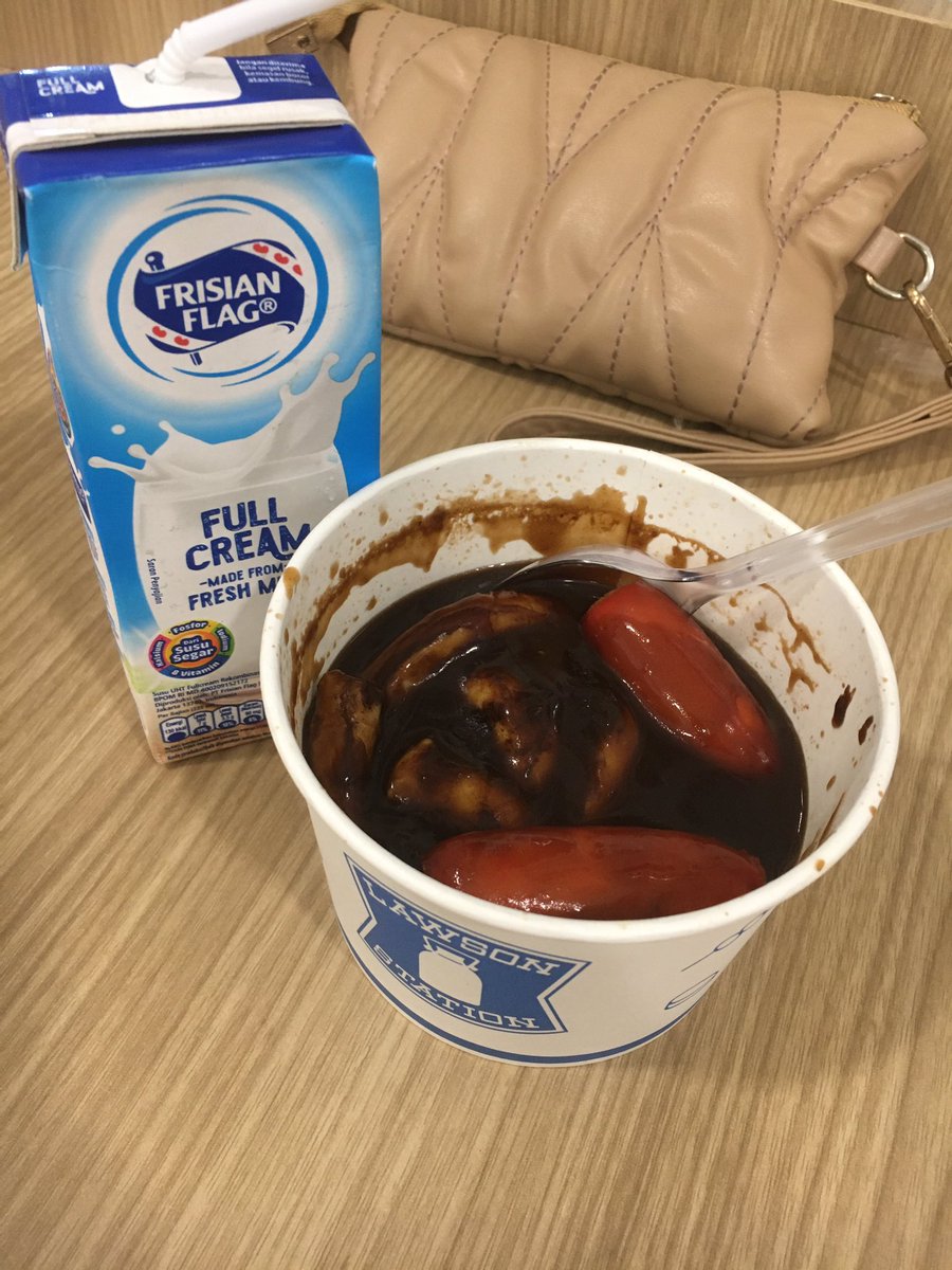 Ericheese23's tweet photo. @FOODFESS2 lawson😭 https://t.co/i7TTkJzt1L