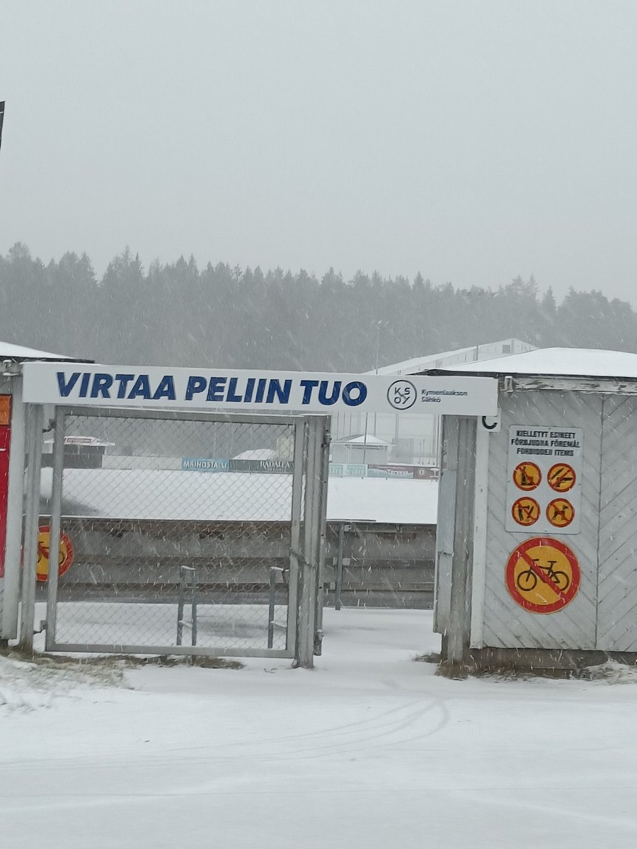 SukePete's tweet photo. Tässä voisi olla lämmitettävä tekonurmi jos hommat olisi aikanaan tehty kunnolla. Mutta ei koska olemmehan Kouvolassa ja luulemme emmekä ota selvää asioista. Nyt päätöksen pelaamisesta venyttäminen pelipäivän aamuun tuntuu kyllä niin turhalta. #MyPa #Kakkonen #kouvola https://t.co/og6xqmhmgH