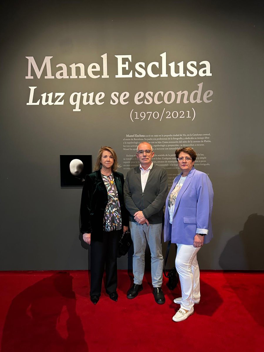 GPSAsturias's tweet photo. La diputada @EstherFreile y la vicepresidenta de la Junta, Celia Fernández, asisten a la inauguración de ‘Luz que se esconde’, del fotógrafo Manel Esclusa, que permanecerá en el @CentroNiemeyer hasta el 16 de junio.
Ambas, junto al director gnral. de Acción Cultural, Antón García https://t.co/T8qRMwi3Zd