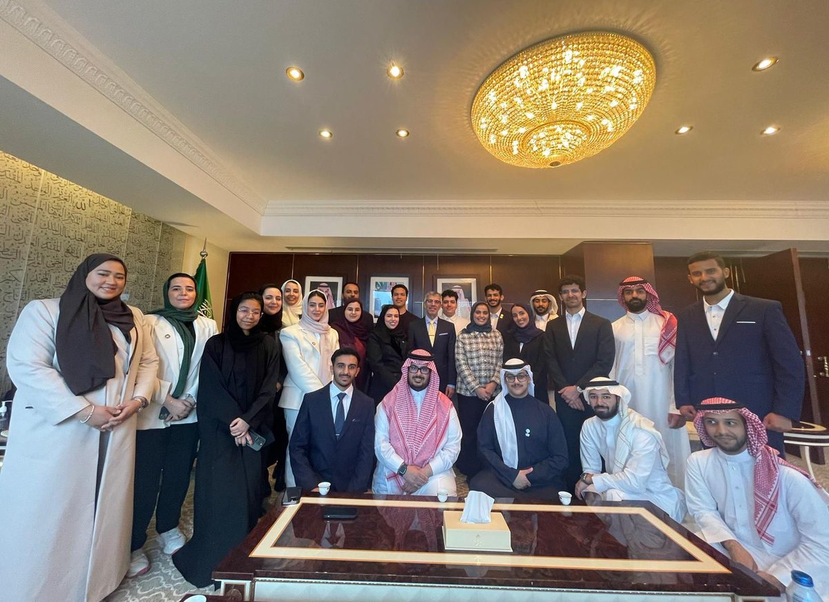 Delighted to meet with a group of #Saudi #Youth participating in the #UN Economic Council Youth Forum! The forum provided valuable insights into the diverse aspects of work, aligning with the #UnitedNations' vision, and strategies to enhance Saudi youth's participation in