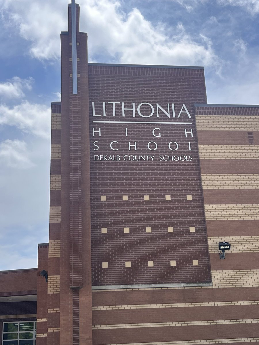 Thank you to Lithonia High School and Coach Barnes for the hospitality and support with the 2025 Wasp search‼️🔵🟡🐝 #GoBulldogs #GoWasps #BlueCollarGoldStandard