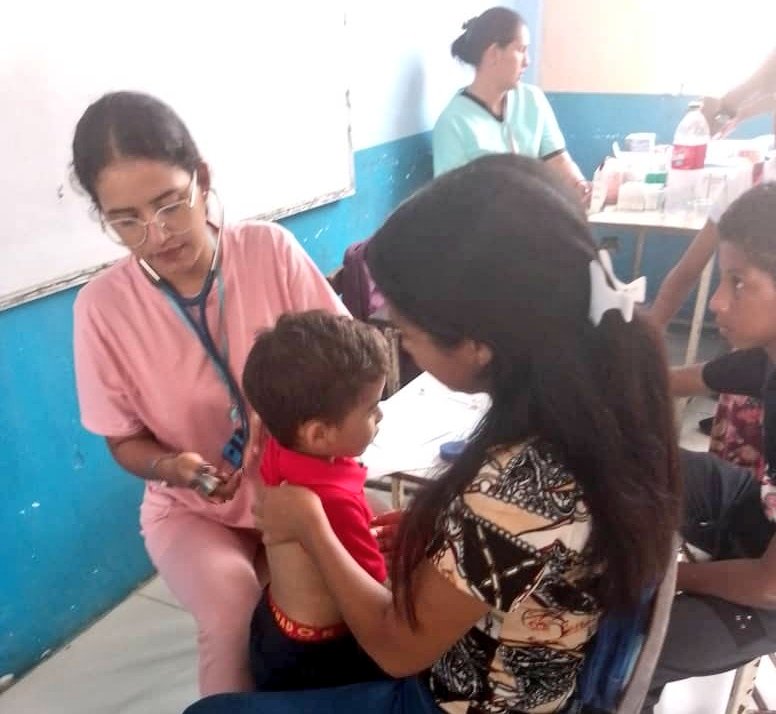 IpasmeOficial's tweet photo. ¡Avanzamos en salud!

Llevamos una jornada con la Misión @venezuelajoven_ y el @IpasmeNvaE para brindar atención en: pediatría, medicina general, psicología y farmacia a la U.E.L.B. Santiago Salazar F. en el mcpio. Mariño, edo. Nueva Esparta.

@NicolasMaduro 
#GloriaAlBravoPueblo https://t.co/pk1M85RAue