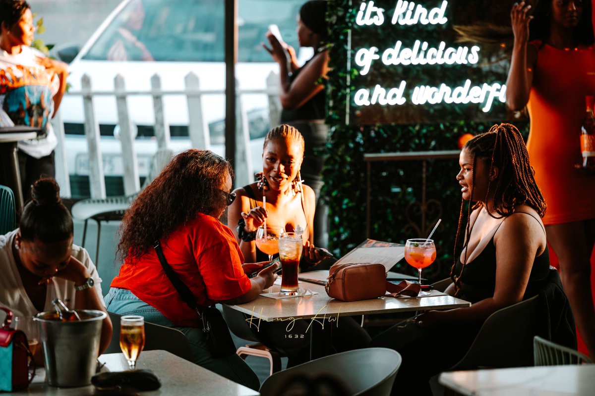 thehangawt's tweet photo. Happy Friday, everyone! Come and have the best time at Hangawt โ delicious food, cocktails and any choice of your Sundowners after work. You've got to love Friday! โจ๏ธ๐๐ฅฐ
#OnlyAtHangAwt #Sundowners #FridayFeels
#DayTimeChilling https://t.co/bqEB6yLjJB