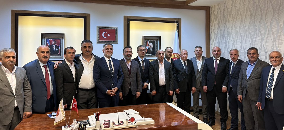 8 Yıldır Bitlis İl Meclis Başkanlığı Görevini yürüten Sn. Cemalettin Kinç'e emekleri için teşekkür eder, Meclis Başkanlığı Görevini devralan Sn. Ali Akın'a başarılar diliyorum. Rabbim hayırlı hizmetler yapmayı nasip etsin.