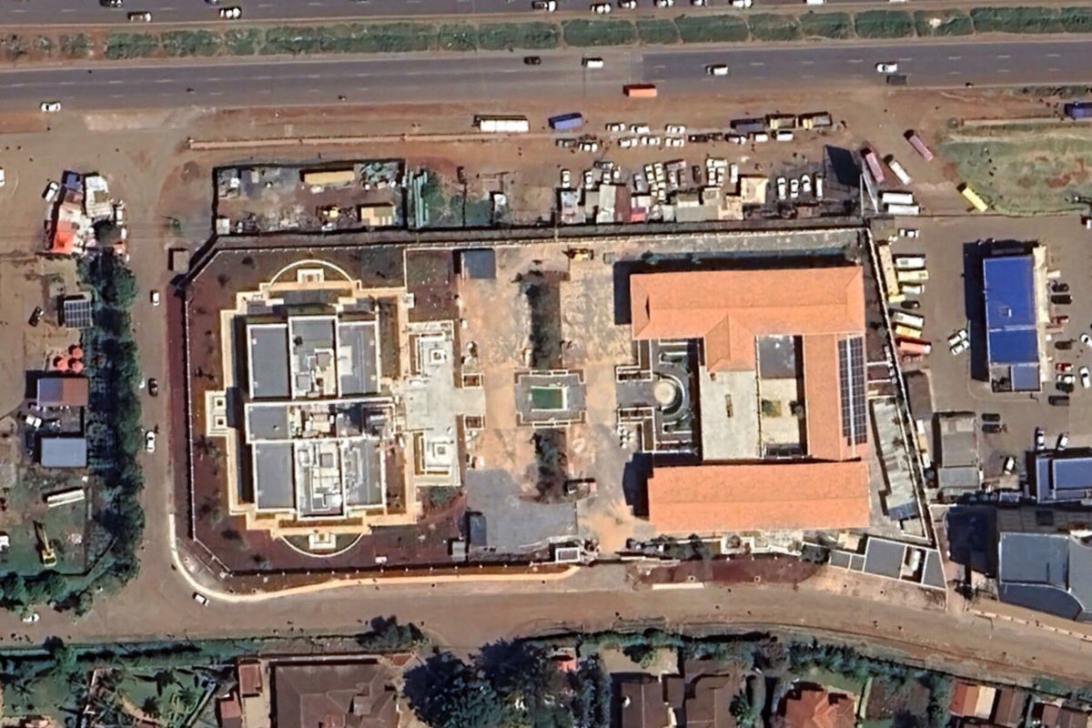 A satellite image taken last month of the #NairobiKenyaTemple grounds shows the progress being made on the hardscape. The temple and ancillary building each have entrance plazas that will be connected by walkways and a central landscape feature.
churchofjesuschristtemples.org/nairobi-kenya-…