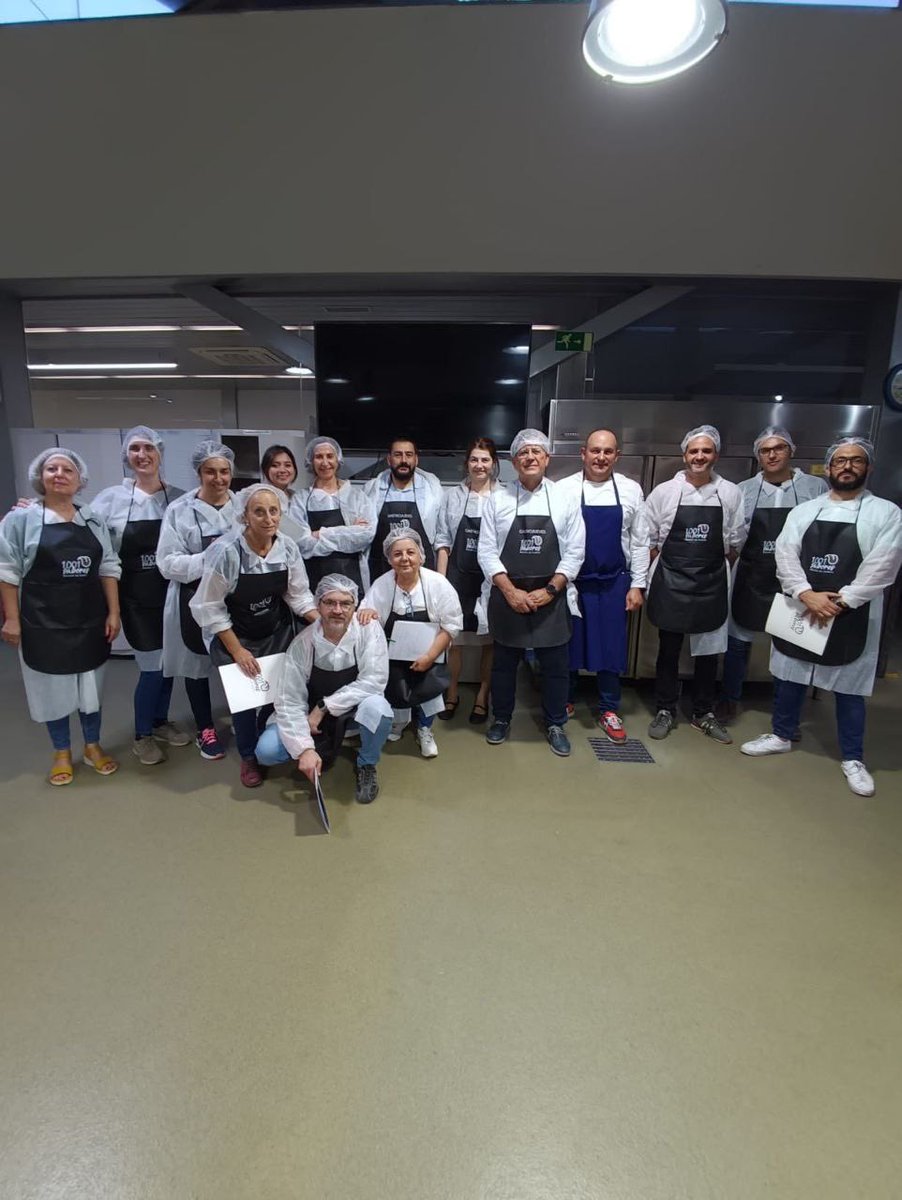 1001 Sabores Región de Murcia (@1001saboresrm) on Twitter photo Increíble master class de <a href="/gomez_cayetano/">Cayetano Gomez</a> en las cocinas de <a href="/cctmurcia/">CCT MURCIA</a> 👌🏽
Lo tenemos claro, los planazos de jueves en la Región de Murcia tienen nombre propio: Gastrojueves 🙌🏽
#1001SaboresRM #Gastrojueves Increíble master class de <a href="/gomez_cayetano/">Cayetano Gomez</a> en las cocinas de <a href="/cctmurcia/">CCT MURCIA</a> 👌🏽
Lo tenemos claro, los planazos de jueves en la Región de Murcia tienen nombre propio: Gastrojueves 🙌🏽
#1001SaboresRM #Gastrojueves