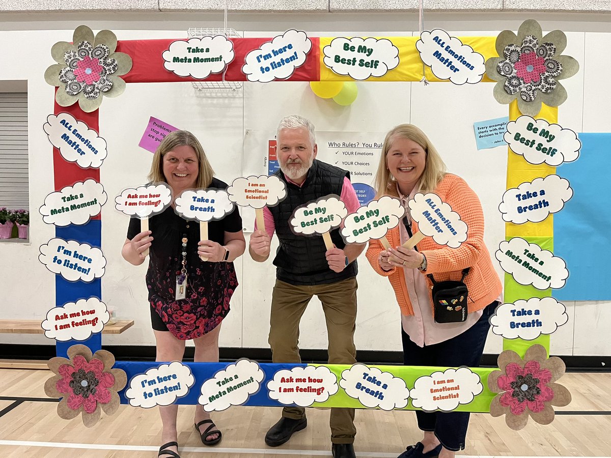 SkwowechElem's tweet photo. Huge shootout to our Skwo:wech #school and #family #community for a #successful and #engaging Family Charter evening 💙💚 @newwestschools #SD40Learns @rulerapproach. https://t.co/emkJ6mL4u5