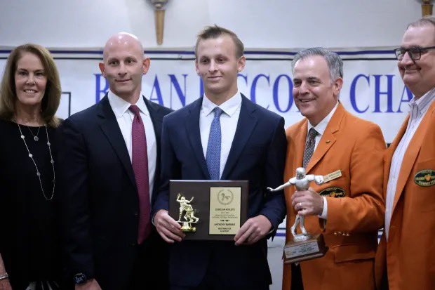 Congratulations @AnthonyBarbar5 on winning the overall Brian Piccolo Award honoring the top senior football player in South Florida. We’re proud of you Anthony! @NFFNetwork @BrowardEdFound