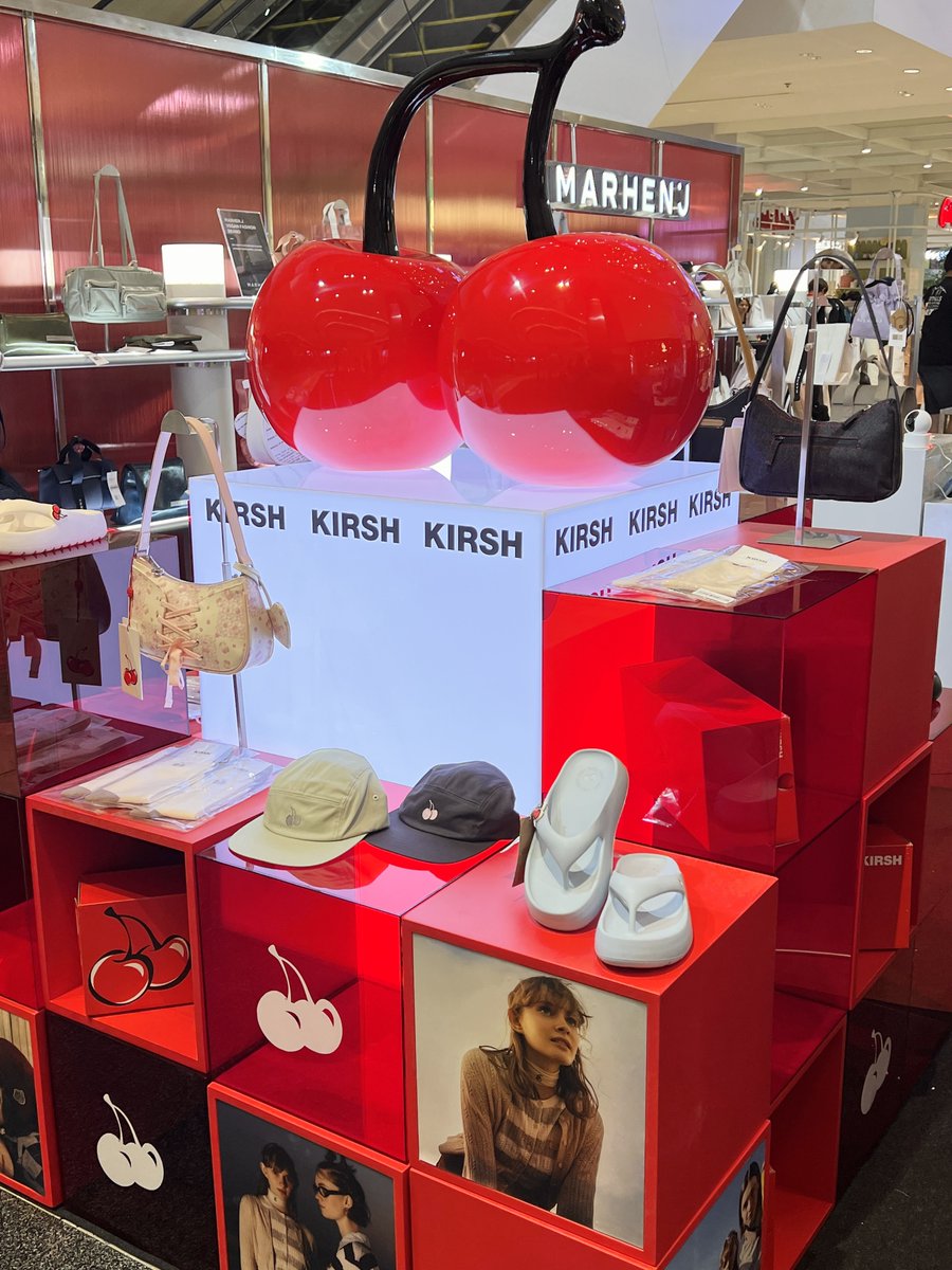 ตอนนี้ blue elephant, KIRSH แล้วก็กระเป๋า Marhen J มาเปิด pop up store อยู่ที่ CTW ชั้น 1 หน้าร้าน chato, appe นะ ใครสนใจอันไหนอยู่แวะมาดูกันได้ค่า