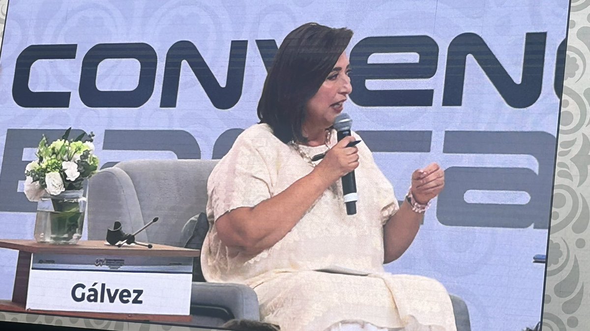 Wow con el discurso de @XochitlGalvez en la #ConvenciónBancaria2024 … ofreció certeza jurídica, división de poderes les pidió ¡despertar!. Lo mejor, cuando recordó que AMLO no cancelaría Texcoco! Y le creyeron! Fue muy aplaudida, el primero cuando dijo que recuperaría #Acapulco…