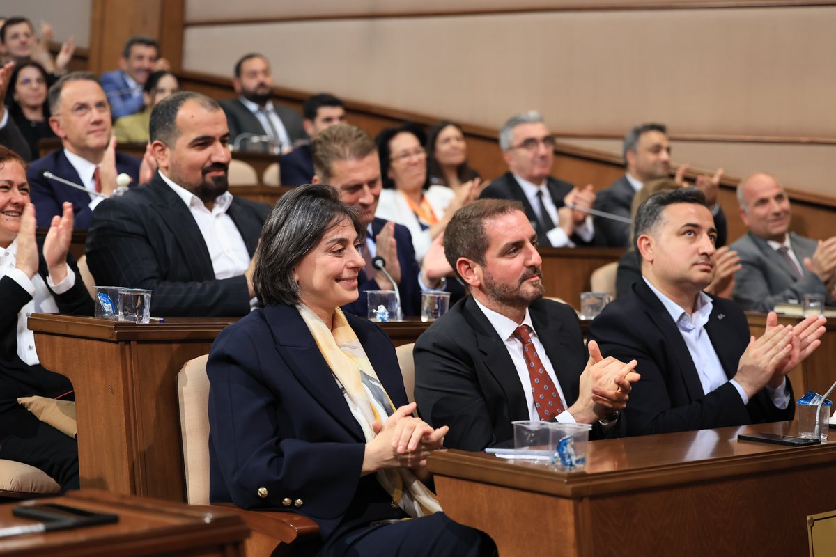 sdedetas's tweet photo. Hem İBB’de hem Üsküdar’da güçlü bir meclisimiz var artık. İstanbul’a daha çok yatırım, daha çok hizmet geliyor. 

Bugün İBB Başkanımız Sayın Ekrem İmamoğlu’nun 2023 yılı faaliyet rapor sunumunda yer aldık. Tam Yol İleri! https://t.co/QIztnFmB8P