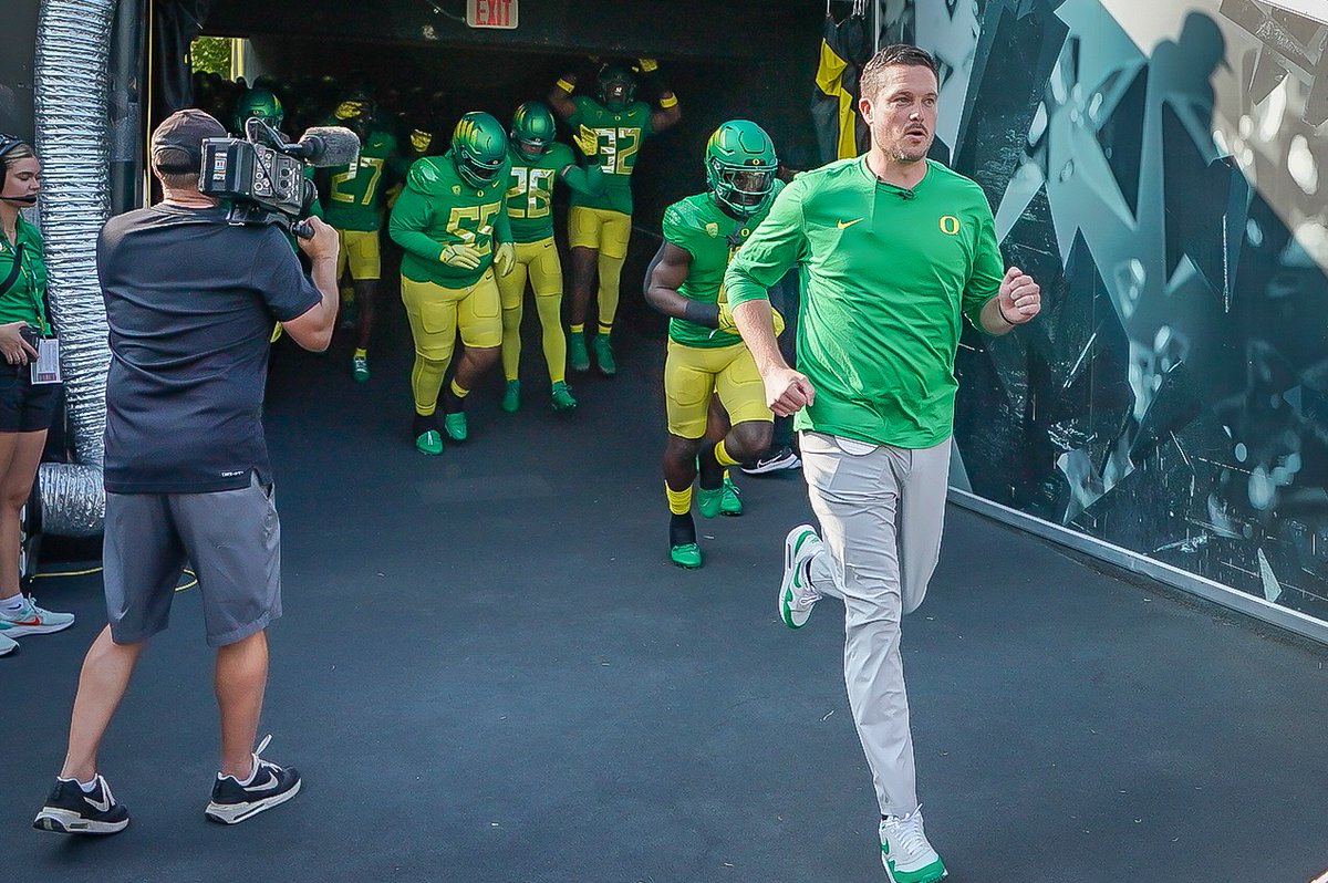 Dan Lanning and the Oregon Ducks rumble toward their Big Ten debut. 

I went 1-on-1 with Lanning this week.

My column on the #GoDucks: bit.ly/4aZ0dvi