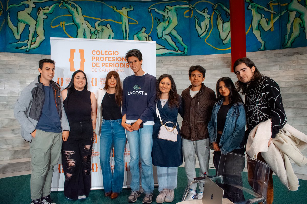 Periodistascant's tweet photo. Lección de periodismo y de vida con @mavidonate, corresponsal de @rtve en París, en el #ForodePeriodismo del Colegio de Periodistas de Cantabria. https://t.co/D4ULKH9OKn