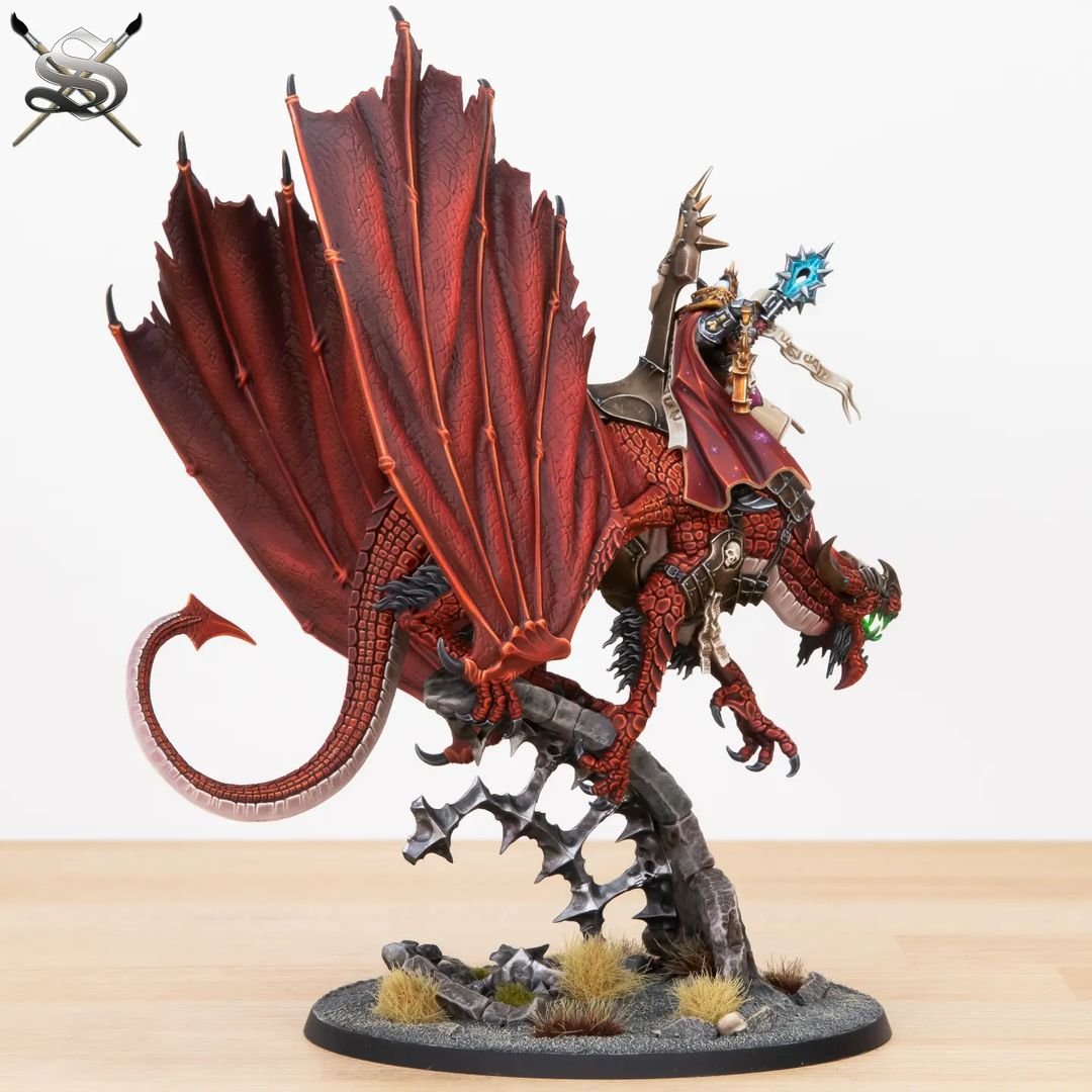 I love this model and any time we see dragons that look unique and different to the classic fantasy dragon! Another absolutely gorgeous piece by one8thpaints (ig). That is such a rich and gorgeous red omg i need the recipe!