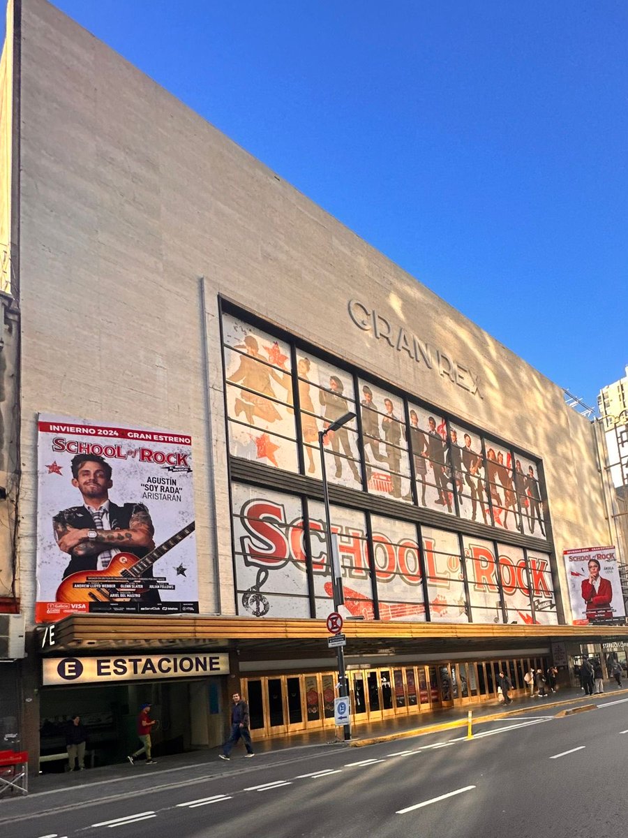 🎭🎶 Ahora y terminada, la marquesina más grande de la historia teatral de la ciudad de Buenos Aires!