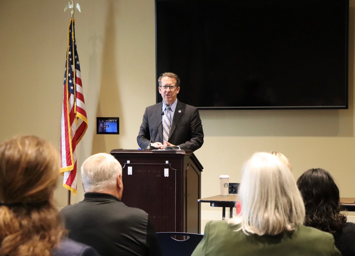 This week I spoke with @SiouxlndChamber stakeholders on addressing challenges such as workforce shortages, overregulation, and inflation. Local leadership is key to helping our communities thrive.