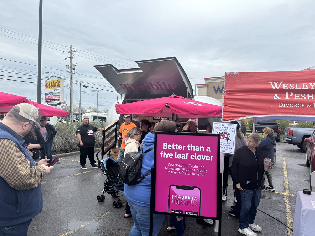 @TMobile taking care of the 🦬community with the @lukecombs Lounge and hooking up people with tix to the show tonight! If you are coming out to the stadium check out Luke Lounge for prizes and swag!