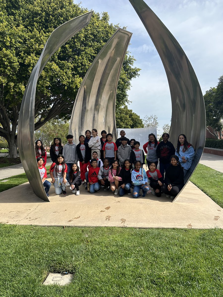 burbankabc's tweet photo. Student Council had a higher learning experience touring CSULB yesterday! Instilling college goals at the elementary level. 😊#gobeach @burbankabc https://t.co/kjLnUIpkkQ
