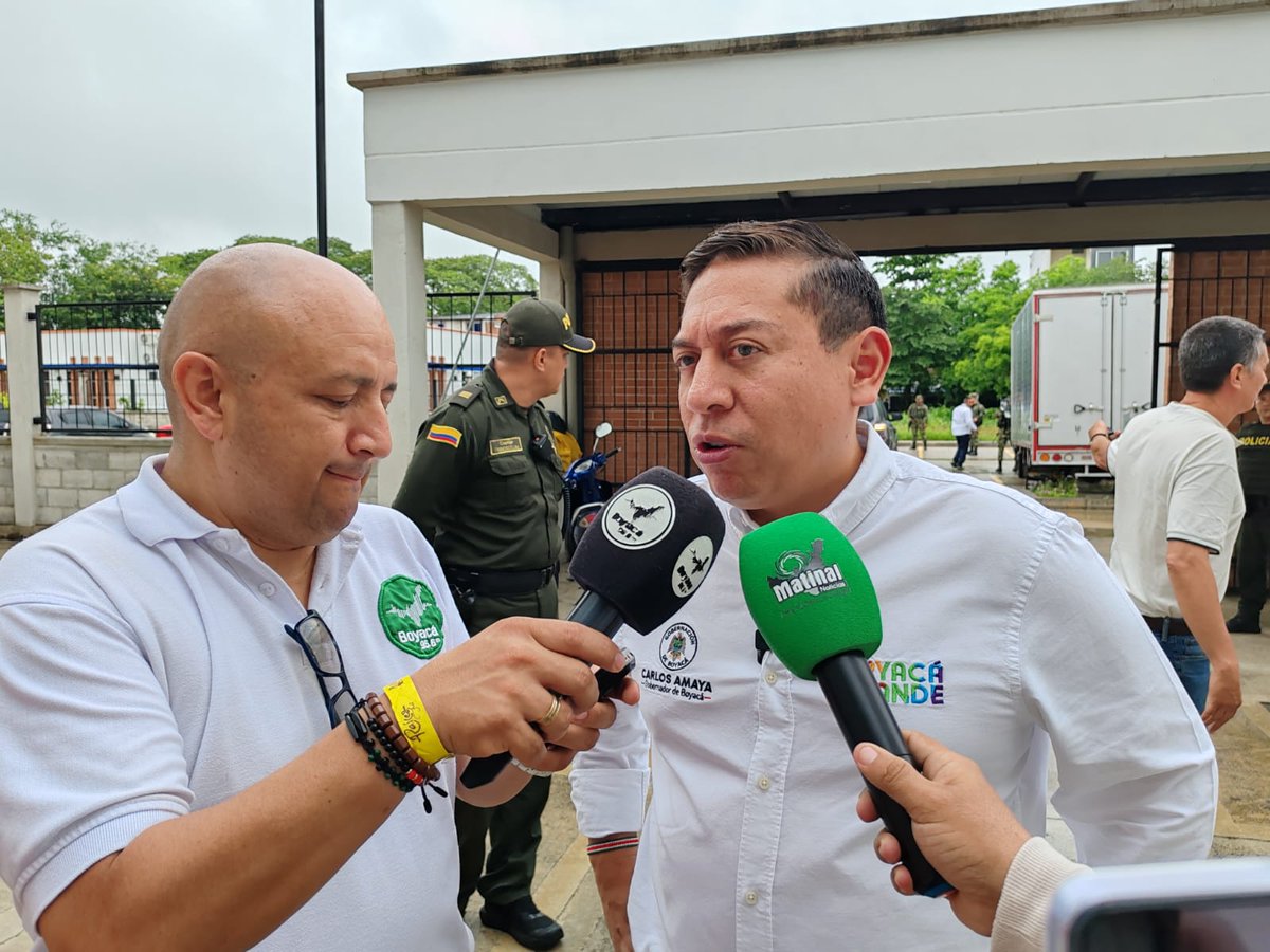 #AEstaHora el gobernador @CarlosAmayaR arriba a la sede de la UPTC en #PuertoBoyacá anunciando que se tendrá garantizado el PAE para todo el año. 'No dudamos un minuto en incrementar el presupuesto del PAE #AlimenteEnGrande', aseguró el mandatario. #RaícesDeLaPaz