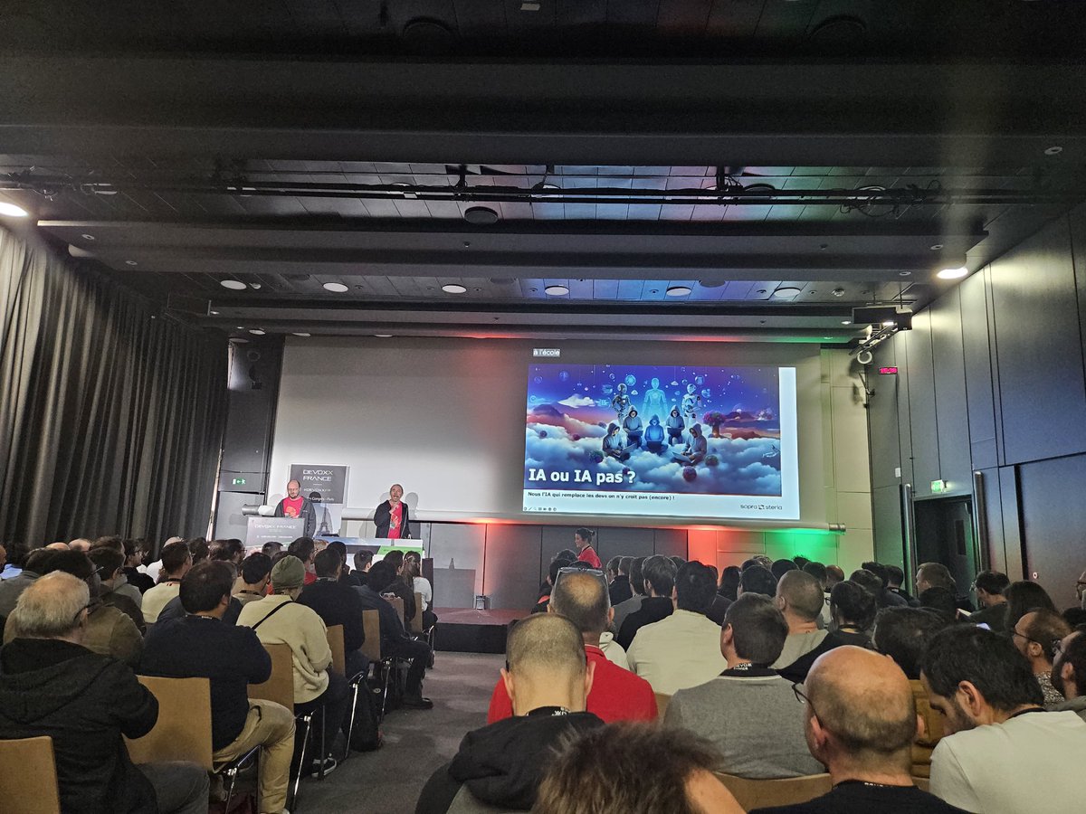 20uf_tech's tweet photo. Très bons moments au #DevoxxFR  2024 🤗 https://t.co/Z7mTqnVnga