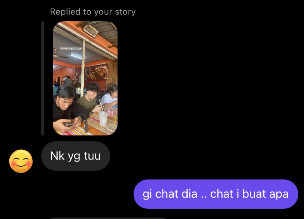 shaaharyyy's tweet photo. aku menyampah kalau orang macam ni… kalau nak dia pergi chat dia la babi takyah mintak kat aku .. yes aku emo diam semua https://t.co/qioArxRyYu