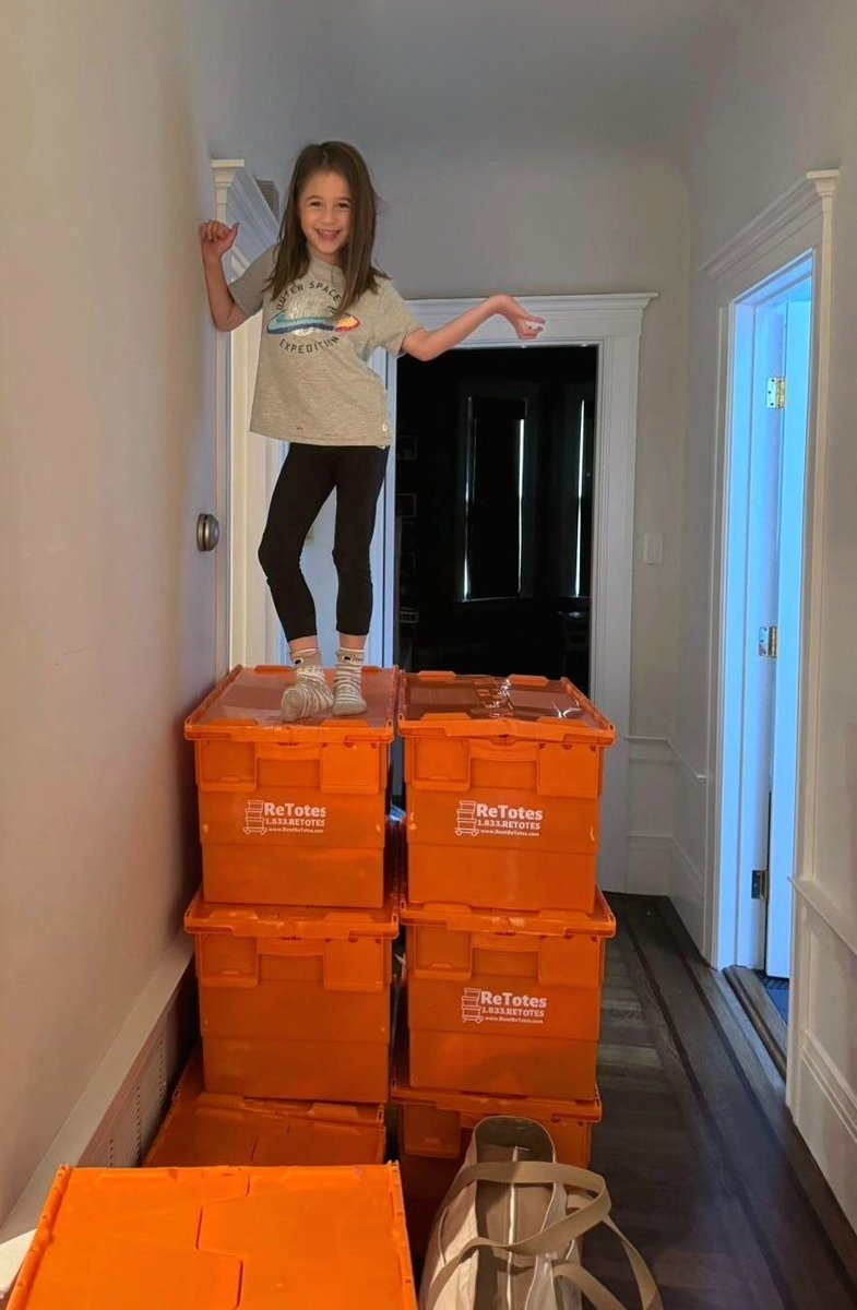 Take your packing experience to new heights. #ReTotes are sturdy, safe, and durable enough to climb, even if you're not as adventurous as our brave little client!
.
.
#SanFrancisco #SanFranciscoRealEstate #SanFranciscoMovers #BayArea #MovingBoxes #PackingBoxes #ReduceReuseRecycle