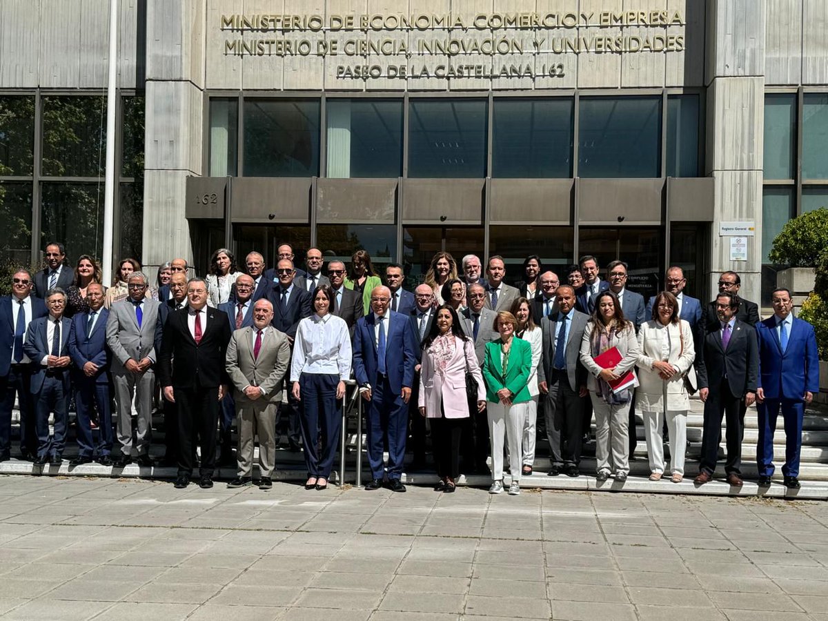 Encuentro de representantes de los talentos de origin marroquí residentes en Valencia, categoría de profesores universitarios, con el ministro marroquí de la Enseñanza Superior, al marcó del Foro de los Retores Marroquíes-Españolas celebrado el pasado miércoles en Madrid.