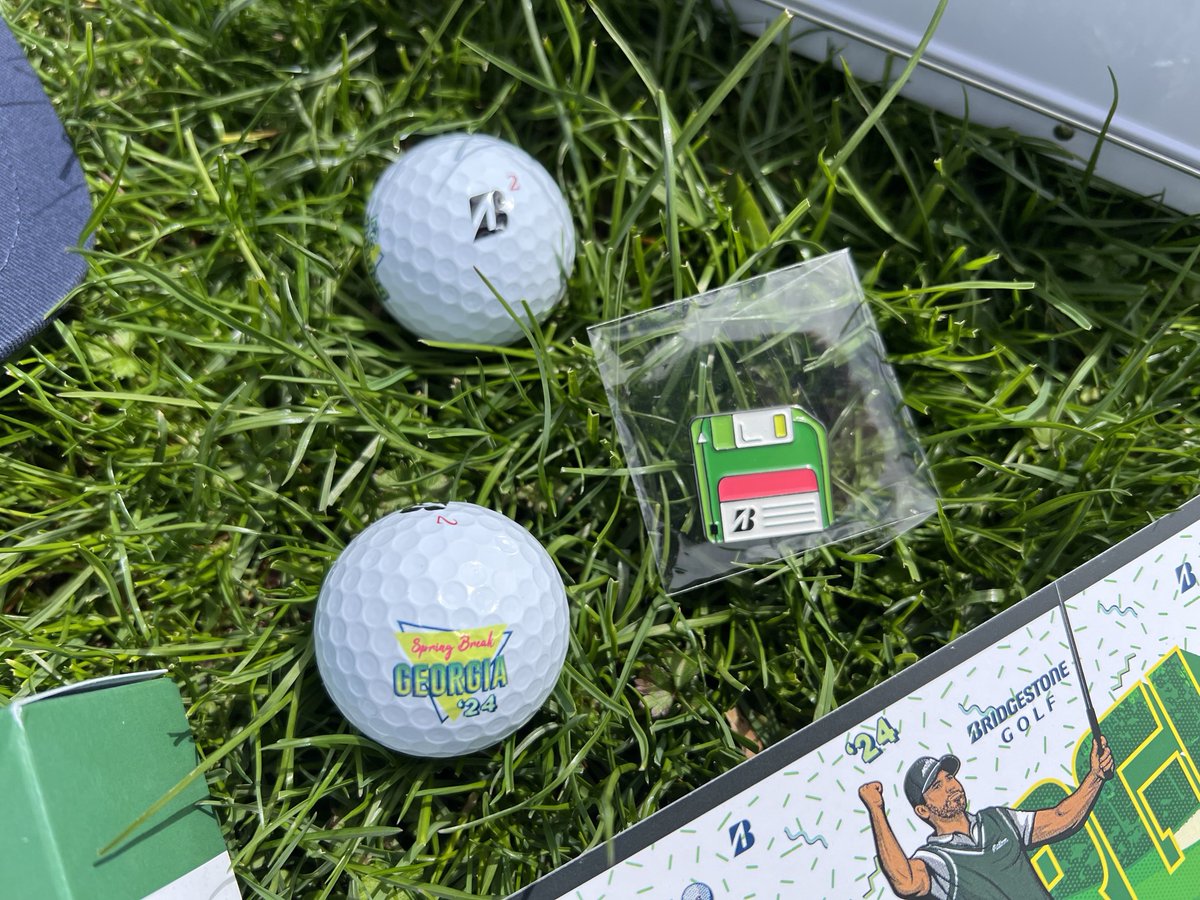 PGAPappas's tweet image. 🚨 PGAPappas Bridgestone Golf Spring Break Georgia 24 GIVEAWAY 🚨

🔥 Bridgestone Golf Spring Break 24 Capsule Collection (Tour B X  balls, ball marker, hat, lunch box, autographed postcard from Tiger, Day, or Fred)

To enter:
🌺 Retweet
🌺 Follow @PGAPappas and @bridgestonegolf