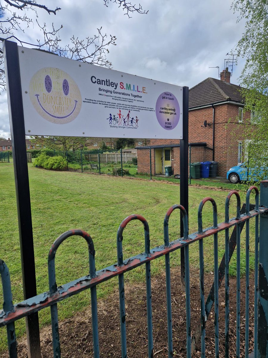 RDaSH_LD_DCG's tweet photo. Health facilitator @lanny101411 has been at Cantley Smile  @DayDoncaster talking Oral Health today! #healthpromotion #healtheducation #learningdisabilitynursing https://t.co/g9Ggf3NuCp