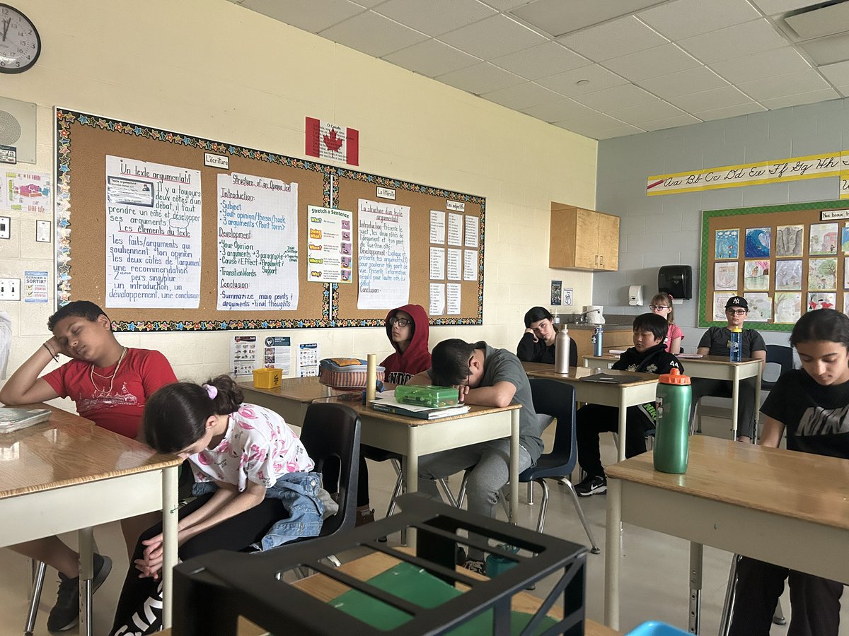 JNolin6's tweet image. Hard to say goodbye to this awesome school but we finished our last lesson together this week. Mindfulness of technology @BellewoodBisons Did you know spending too much time on technology is not healthy for us? How can you limit your tech use? @gecdsb #mindfulpause #studentvoice