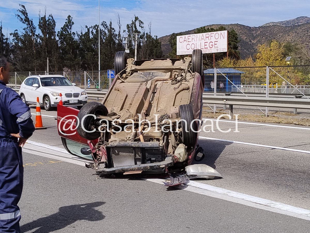 #Casablanca #Accidente #Ruta68 km65/100 dirección #Valparaiso colisión con posterior volcamiento de 1 de los vehículos, 1 lesionado leve. @ChileInfo5 @INF0SCHILE @djgraff_German @ViveCASABLANCA