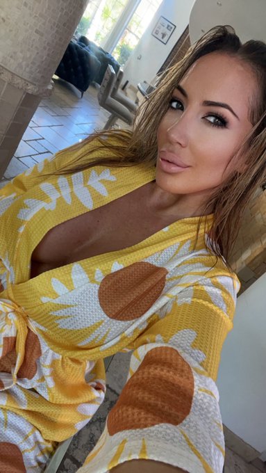 Good Morning ☀️ Tell me your weekend plans https://t.co/4eJr7MMZf1