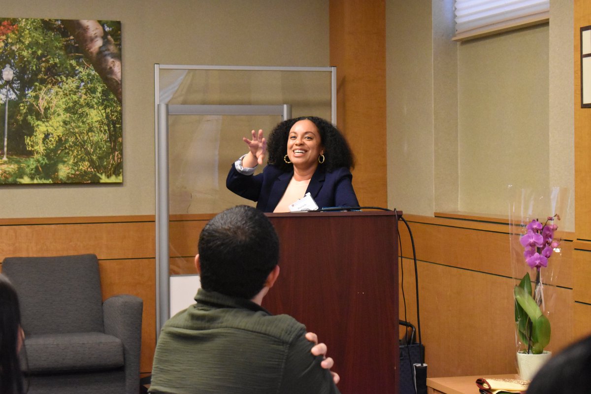 Last night, the Freedman Institute held its End-of-Year Soiree event that featured an inspiring speech on the importance of social justice work from alumna Dariely Rodriguez '06, as well as a heartfelt send-off for this year's graduating Fellows. #lawschool #socialjustice