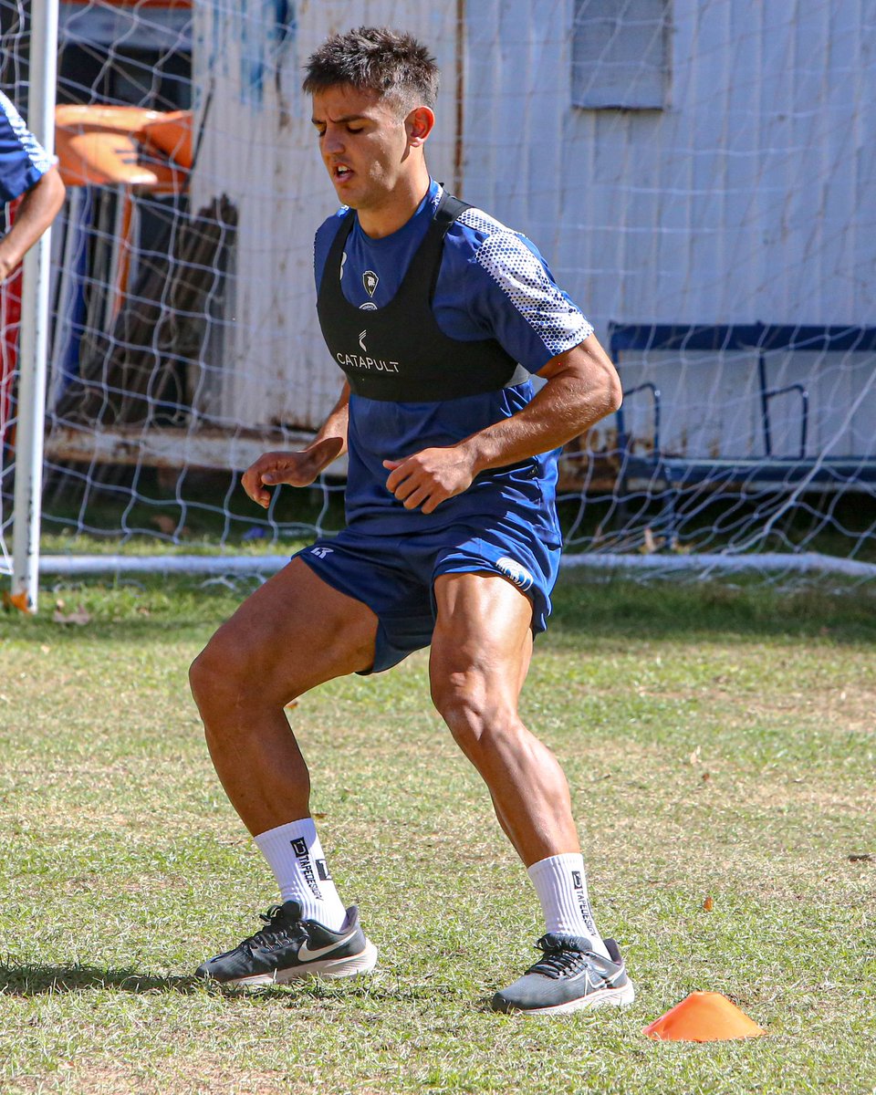 🏋🏽 El plantel profesional reanudó los entrenamientos pensando en el inicio del torneo de la Liga Profesional. 🏃🏽‍♂️Luego de los trabajos de medición en el gimnasio, los futbolistas realizaron ejercicios físicos. #ArribaLaLepra #TodosJuntos