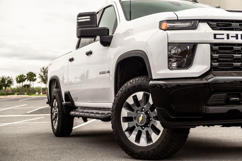 FiestaChevrolet's tweet photo. Ready for the heavy lifting, the Chevrolet 2500 won't back down. 💪

Elevate your work game today. #FiestaChevrolet Makes It Easy! Call 956-277-9315 or visit: https://t.co/odFET8X2En #DaleGas #vackarstadium

Vehicle Pictured: 2023 #Chevrolet2500 https://t.co/0aFOTpCqr0