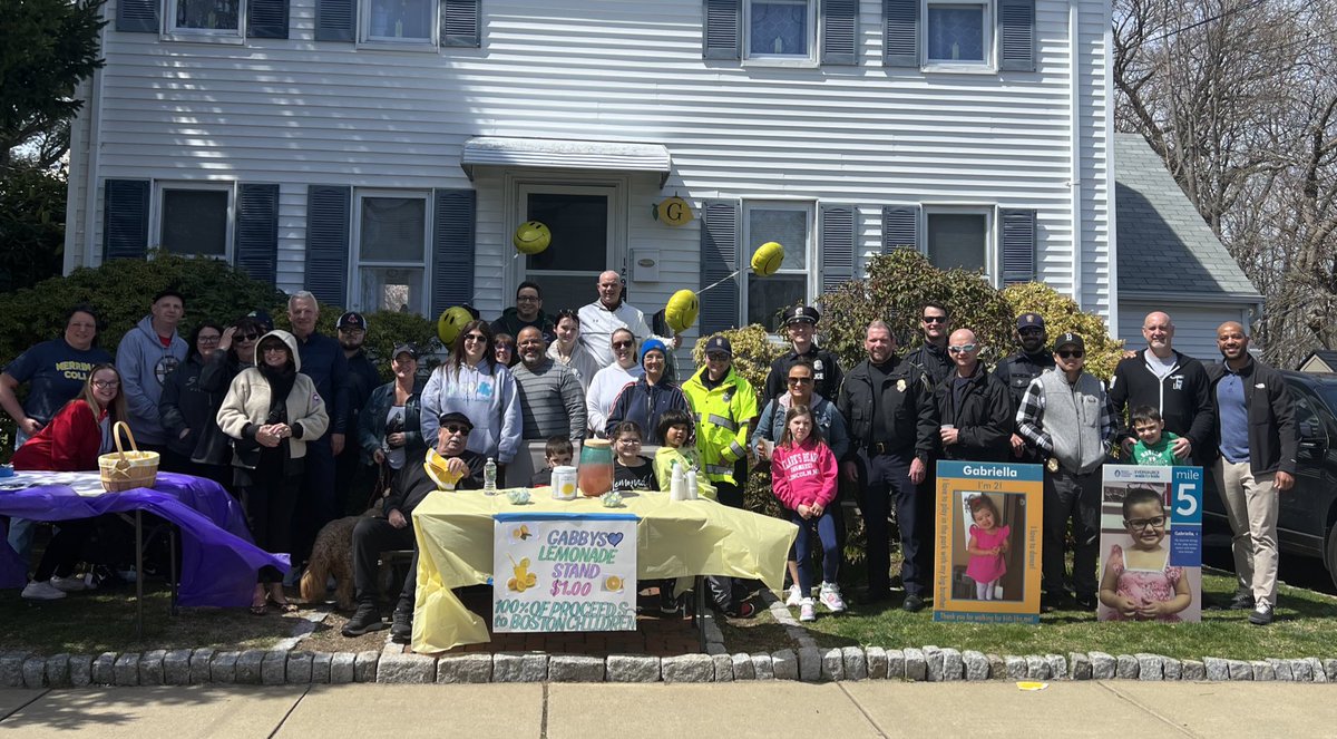 Chief Cronin and the MPD proudly support Gabby’s Annual Lemonade Stand with 100% of the profits donated to @BostonChildrens .🍋 🥤 We hope everyone’s enjoying their Friday afternoon, and we encourage you to support your local lemonade stands 😉 Enjoy your weekend Malden. ☀️