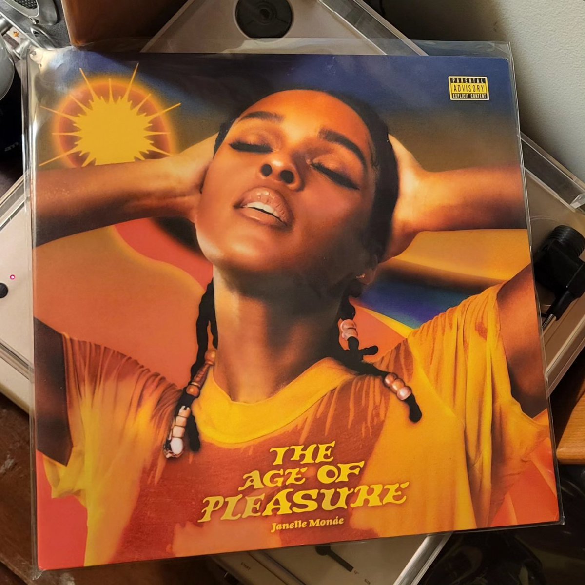 beyondbinary91's tweet photo. #NowSpinning: The Age of Pleasure - Janelle Monáe #TheAgeofPleasure #TAOP #JanelleMonae #Vinyl #OnMyTurntable #VinylJunkie https://t.co/nKacJJJ3LK