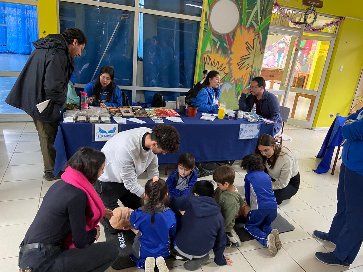 DidecoPM's tweet photo. El Liceo Piedra Azul #PuertoMontt a través de su Comité Ambiental efectuaron un "Intercambio de Saberes y Semillas" que estuvo dirigido a la comunidad del sector como a los estudiantes, permitiendo distintos aprendizajes en torno a la naturaleza, sustentabilidad, como reciclaje https://t.co/Nba4My8PZg