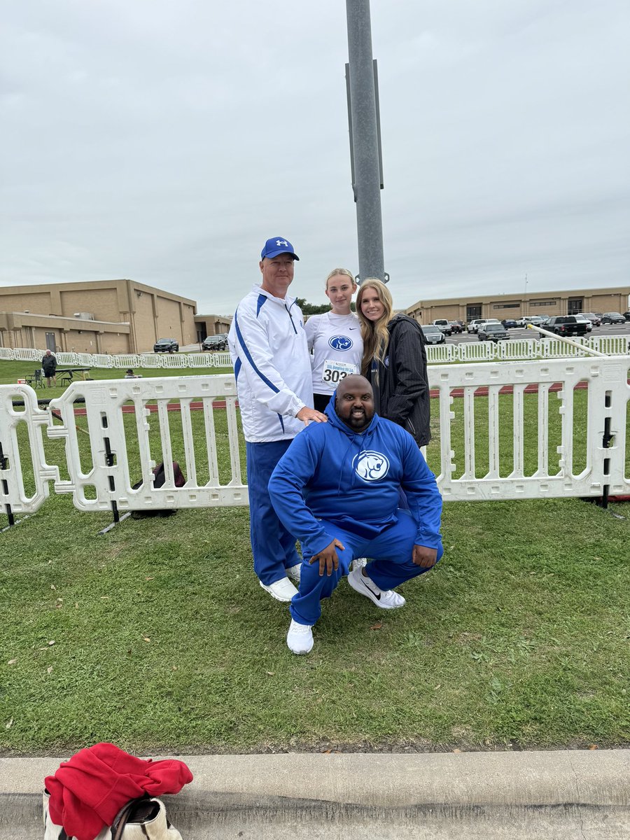 Kenady placed 5th at the 3A Regional Championship in pole vault, while also receiving a new PR of 10’! 

We are so proud of all that she has accomplished this year! 💙