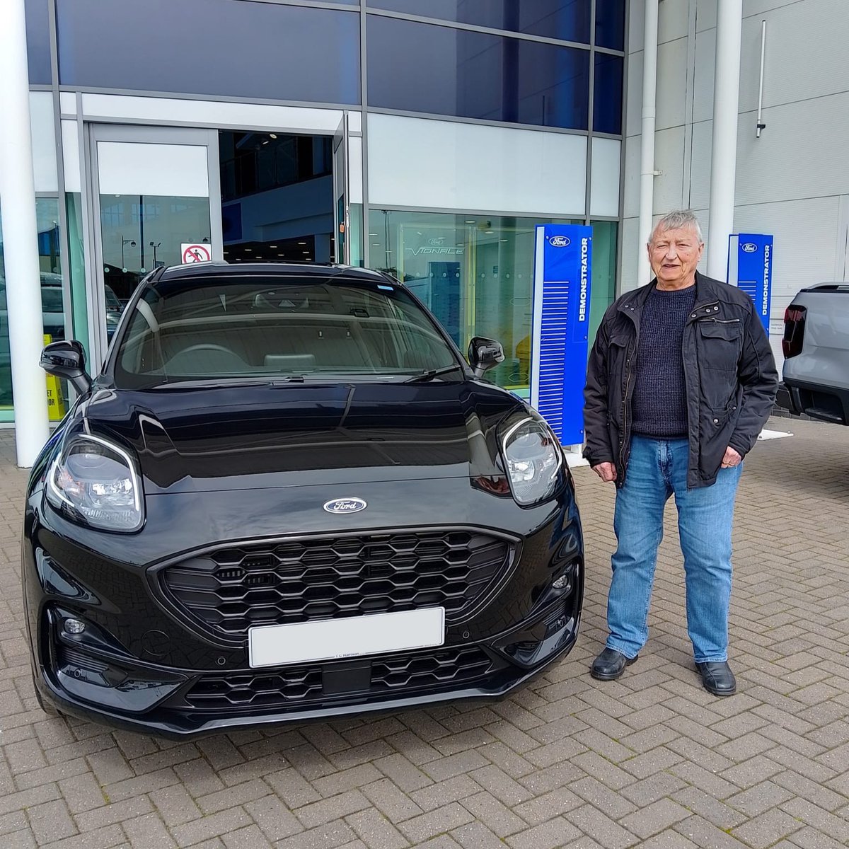 A big thank you to this week's customers! 🤝 1️⃣ Mr McCurrich collecting his Ford Fiesta ST-3 😎 2️⃣ Mrs Dolton collecting new Kuga from Steve Lock 🚘 3️⃣ Simon Pickard collecting his new Ford Puma 😁 4️⃣ Roger Mellors with his new Puma ST-Line X ✨