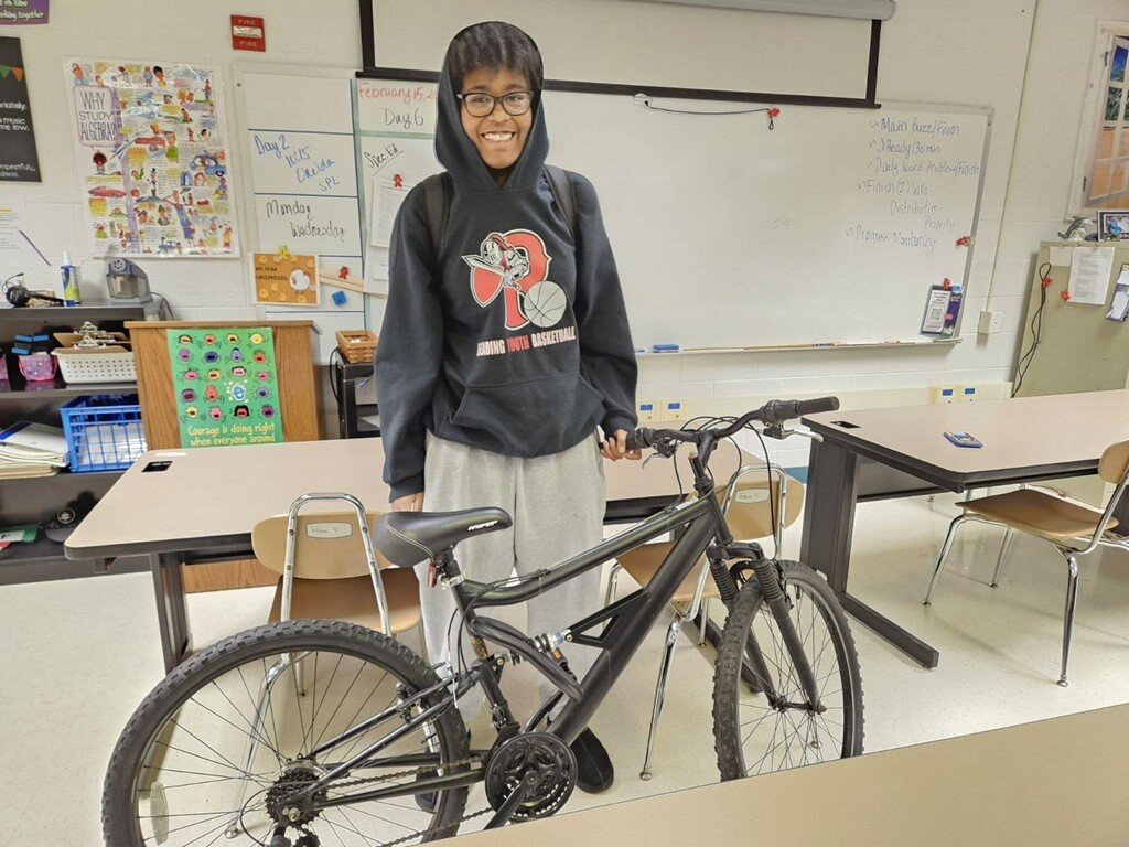 CISEasternPA's tweet photo. #CISEasternPA's site coordinator at @fasdtigers, Irina, helped a student struggling with attendance due to transportation issues. 

She secured a bike donation from a community partner &amp; since, the student's attendance &amp; grades have soared 🚲 #AllInForKids https://t.co/JQDBIMwycS
