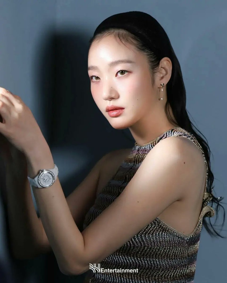 [HD] BH Entertainment NAVER post.
Behind the scenes photos of Kim Go Eun for Marie Claire Korea April issue.

#김고은 #KimGoEun 
#파묘 #화림 #exhuma 
#Marieclaire #마리끌레르
#金高銀 #คิมโกอึน 
#キムゴウン #CHANEL #샤넬