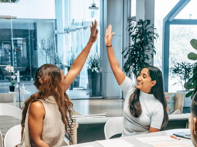 the_ARF's tweet image. Good news for #digitalmarketers: Eye-tracking and dwell time confirm that “spillover” of attention from both soft and hard news content to online display ads can drive consumer #purchasebehavior, according to this @mktgscience working paper: ow.ly/N6IY50Rff2Q #ecommerce