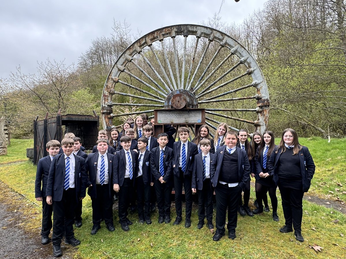 71A made a little trip across the road today to see our school’s tribute to mining in Tredegar (and some lambs) before we then returned to class to look at and compare texts focused on mining and memorials. #AmbitiousCapableLearners @OutdoorsYGTCS @YGTredegarCS