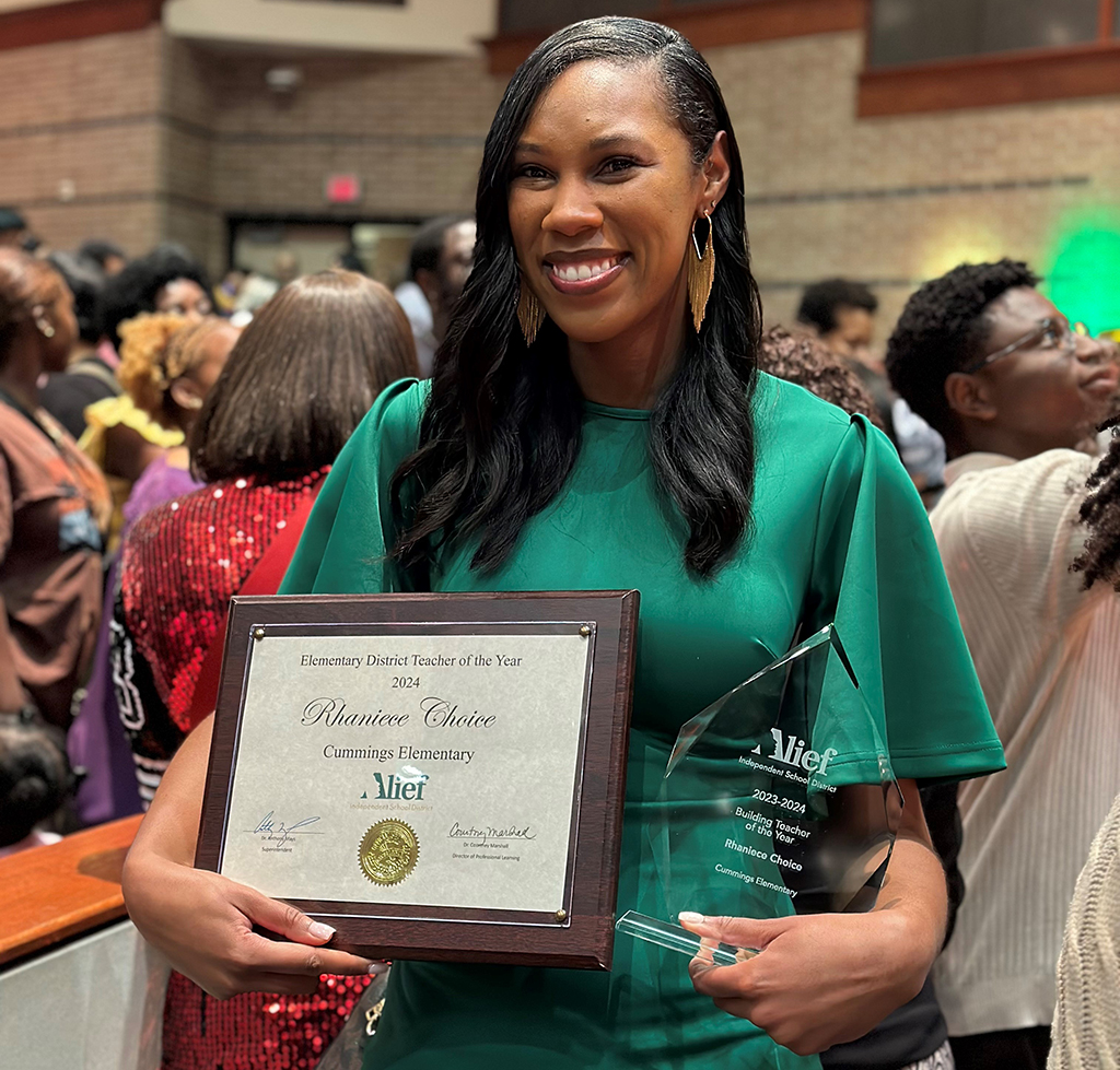 Big news! #ForeverCoog Rhaniece Choice won the 2024 District Elementary Teacher of the Year Award from @AliefISD last night! Choice earned her M.Ed. in special populations from us in 2022 and works as a special education teacher at Cummings Elementary. “I truly love what I do.”