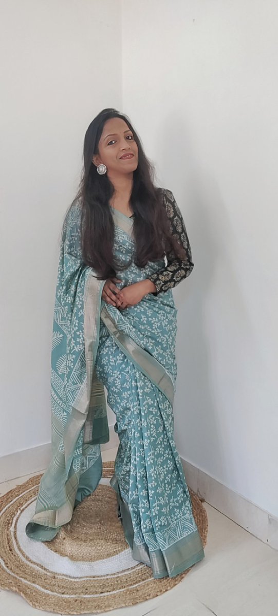 Ishani_here's tweet photo. When your outfit is a whole mood. #FashionStatement #TraditionMeetsTrend 
......
#Himachal #himachalblogger #himachalsaree https://t.co/siWN1NGDFR