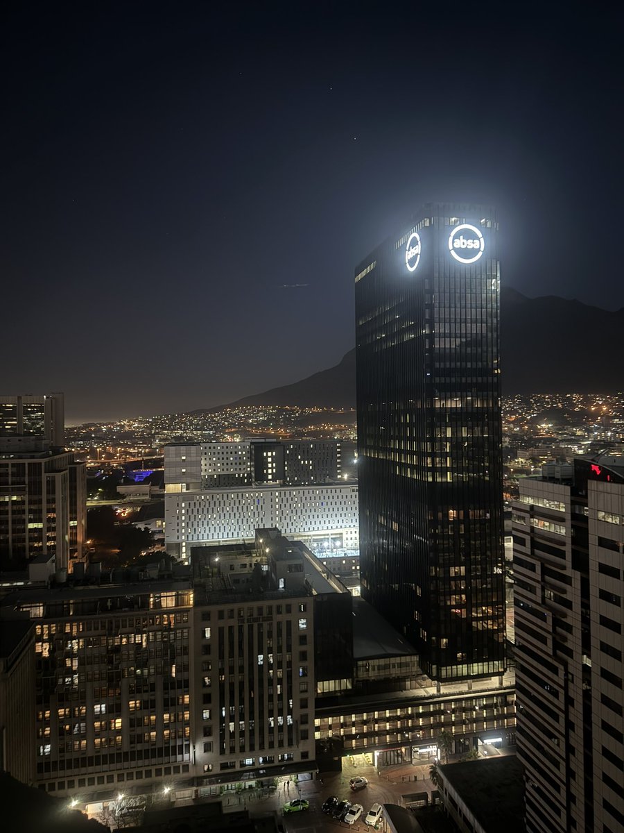 Another beautiful night in capetown. Enjoy this Friday and keep the vibes pumping! also, don’t forget to stream the crypto fight night 🤗